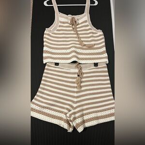 House of Harlow 1960 open knit Tan sweater short set. Monrow design style. Med
